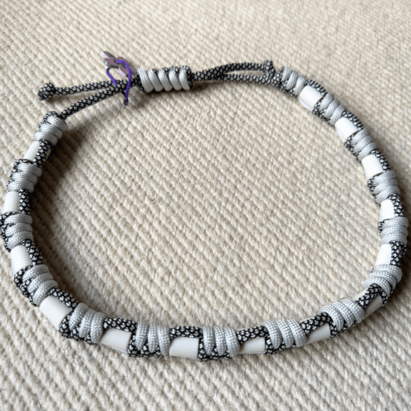 Collier Em  Gris noir – Image 2
