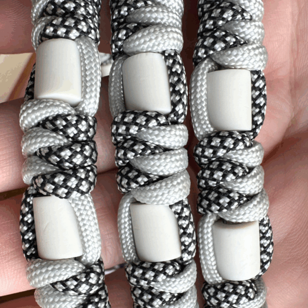 Collier Em  Gris noir